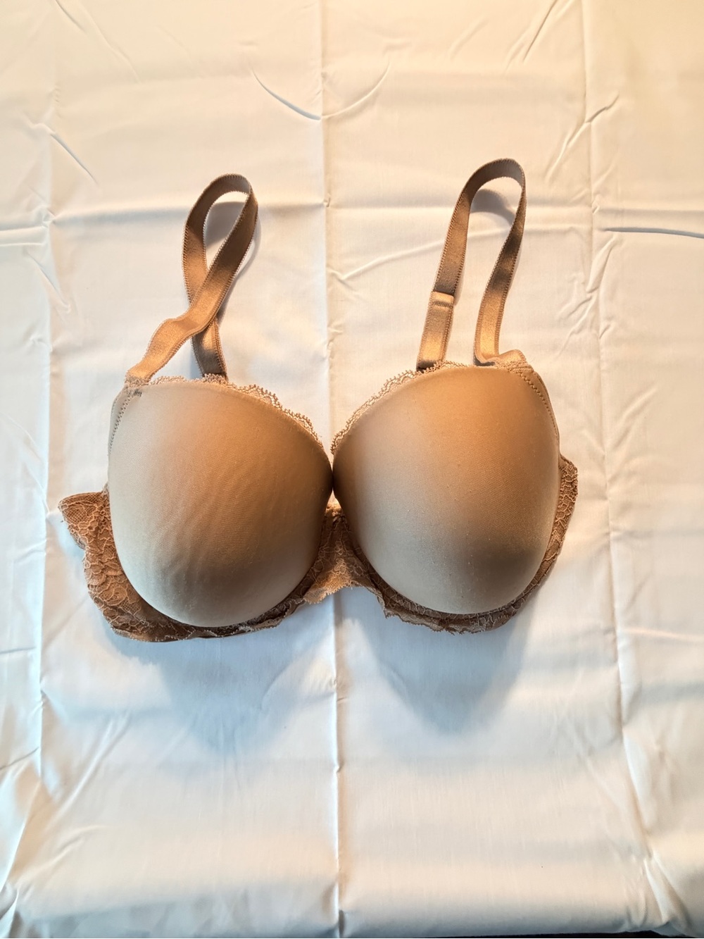 Victoria Secret Classic Nude Lace Trim underwire bra